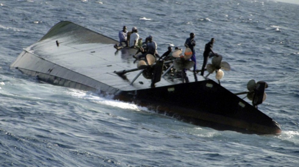 Mültecileri taşıyan gemi battı: En az 74 kişi öldü