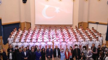 DEÜ’DE GELECEĞİN DENİZCİLERİ BRÖVELERİNİ TAKTI
