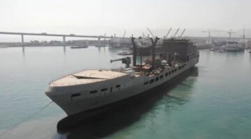 Milli mühimmat ve yük asansörü, TCG DERYA’ya yerleştirildi