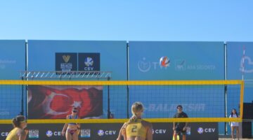 AYVALIK’TA PLAJ VOLEYBOLU BAŞLADI…